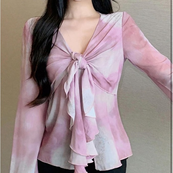 - - Bell sleeve blouse super pretty with ruffles - Picture 3 of 3